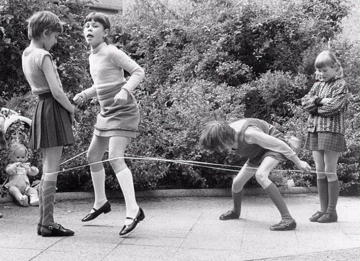 Детство без гаджетов: дворовые игры советских детей Детство без гаджетов: дворовые игры советских детей
