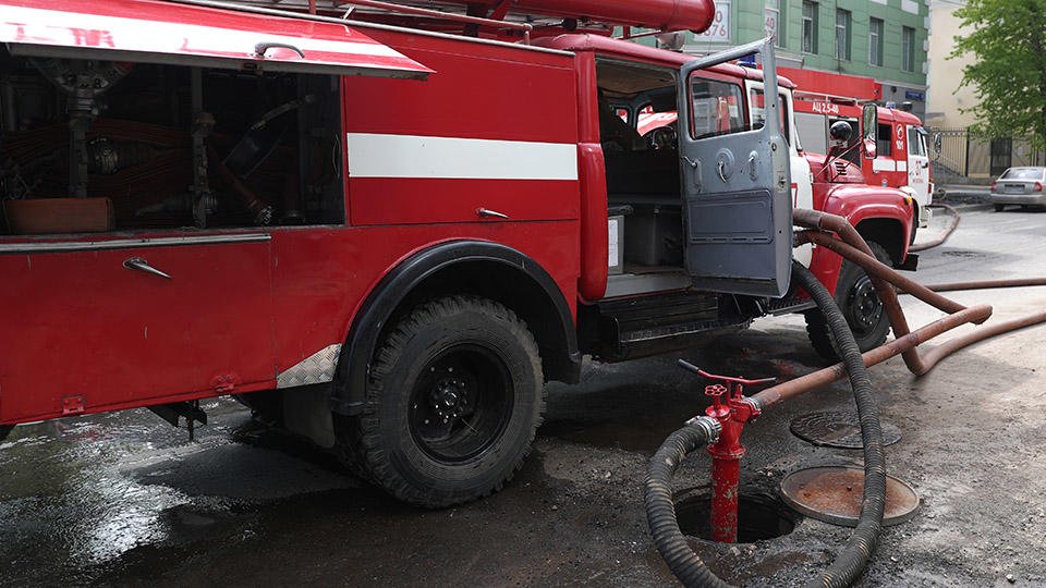 Пожар на складе с газовыми баллонами в Москве ликвидировали
