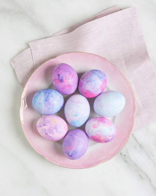 Невероятно красивая мраморная окраска яиц с помощью пены для бритья декор,мастер-класс