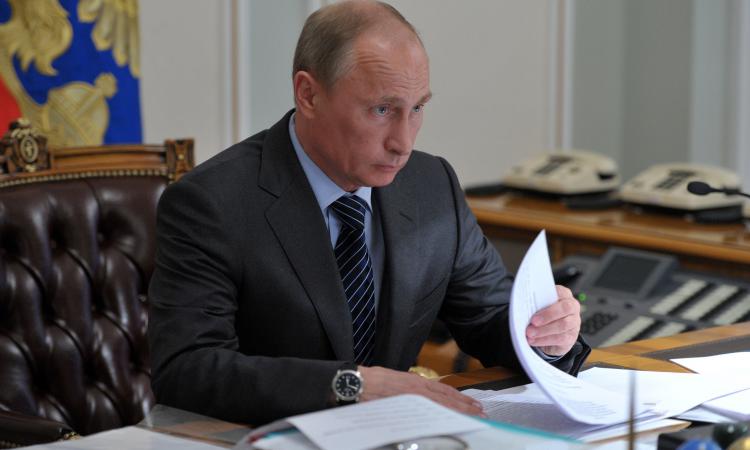 Таинственный предмет в кабинете Путина всколыхнул Интернет