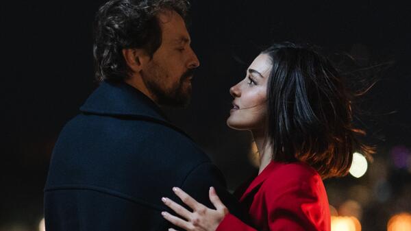 Вышел трейлер турецкой мелодрамы «Два мира, одно желание» с Ханде Эрчел - похожая новость на Toplenta