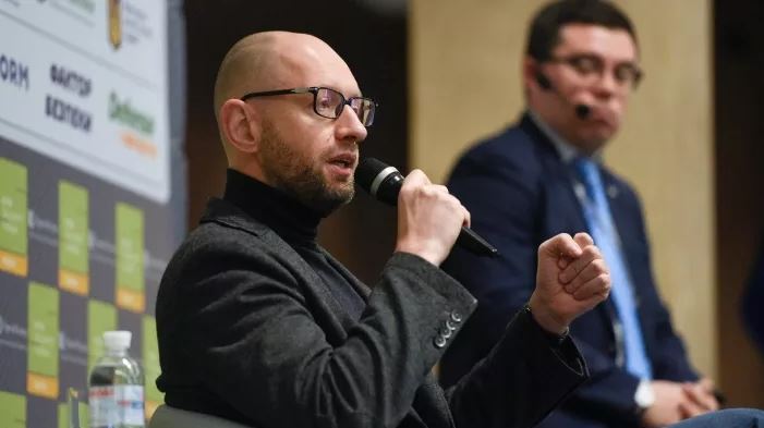 Яценюк Гройсману: «Настало время навести порядок»