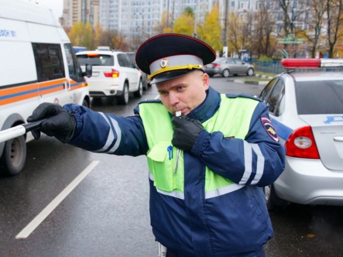 Должен ли водитель следовать в машину ДПС по требованию инспектора: обязательства и правила обязан, автомобилист, водитель, состоянии, машину, инспектора, следовать, точки, зрения, закона, Однако, случае, пройти, права, самом, имеет, когда, улице , служебных, Кроме