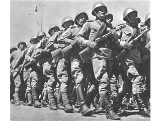 Кирзовые сапоги неотделимы от образа русского солдата и даже стали своеобразным символом нашей армии