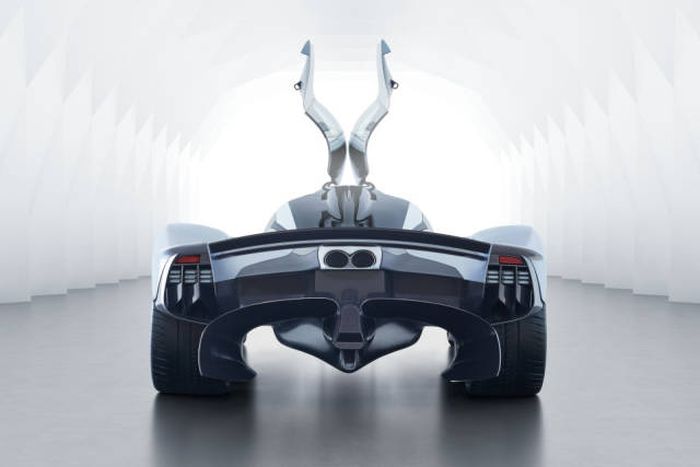Aston Martin представил серийную версию гиперкара Valkyrie (10 фото)