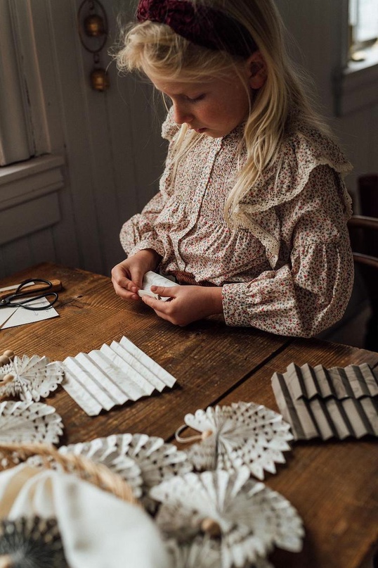 Идеи простых елочных украшений от шведского фотографа Malin Mörner. новогодние украшения,творим с детьми