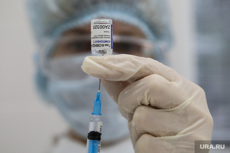 Вирусолог призвал к принудительной вакцинации всех россиян