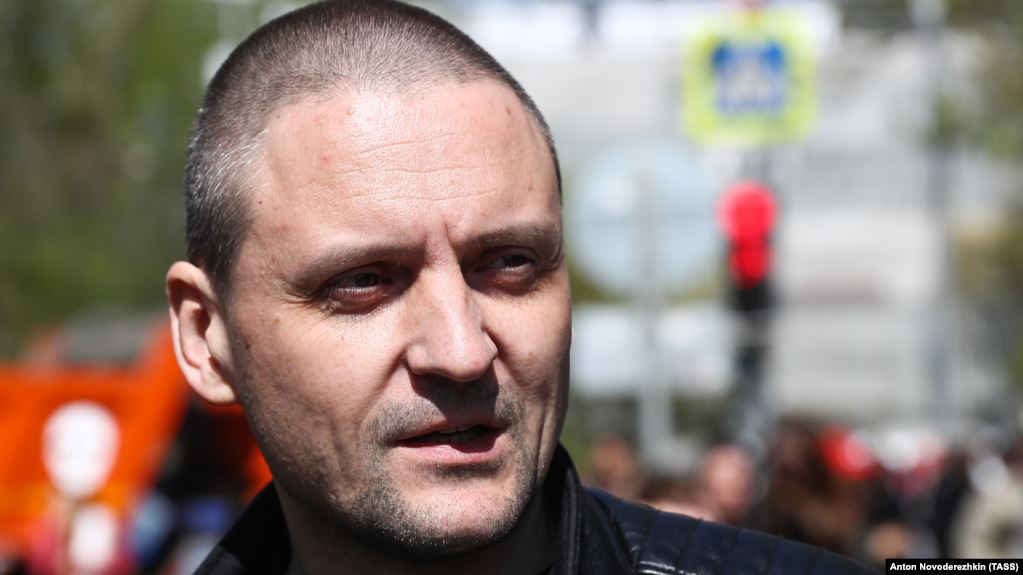 Удальцов, Гиркин, Квачков привели активистов к Администрации президента Удальцов, Гиркин, Квачков привели активистов к Администрации президента