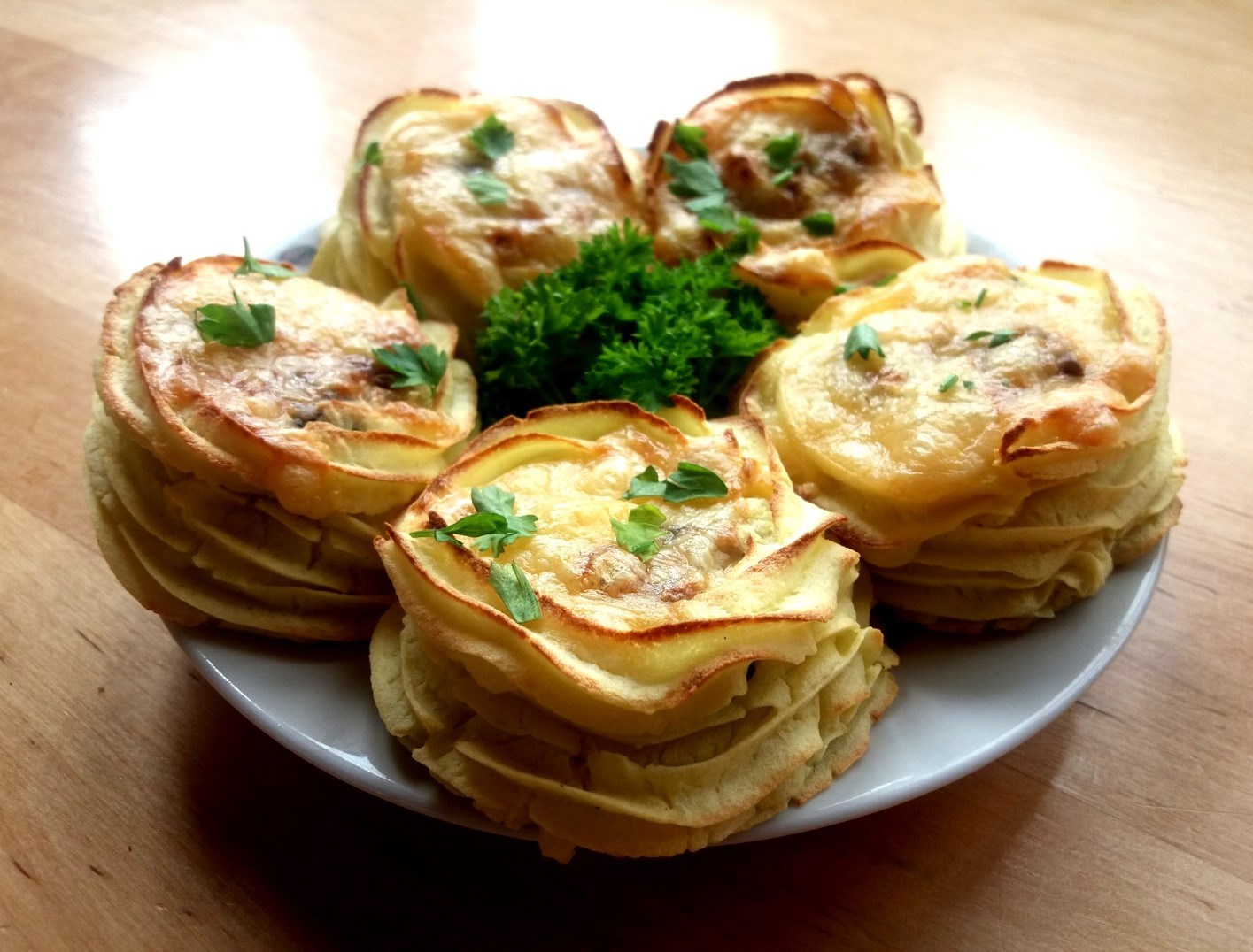 Картофельные гнезда с мясной начинкой и сыром