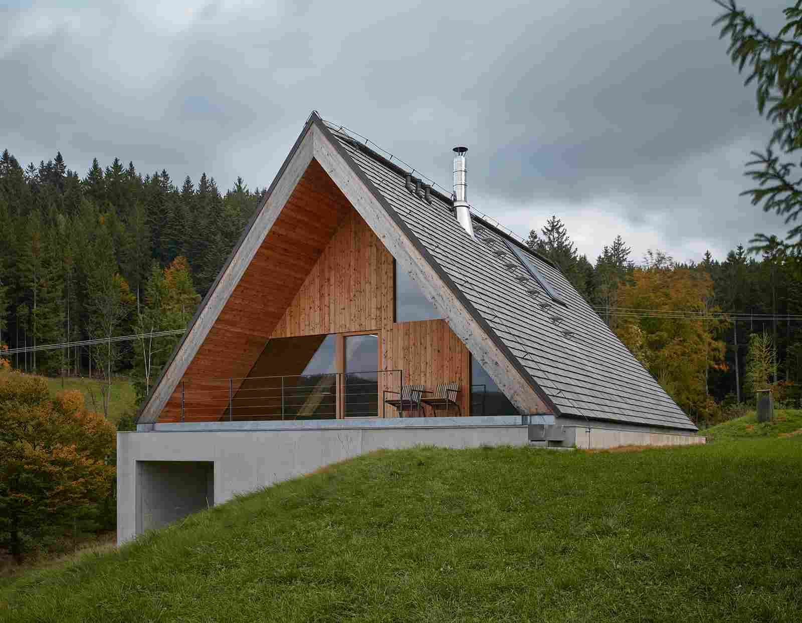 Дом для отдыха в Чехии горный, почти, лиственницы, станет, части, пейзаж, транслируя, бетона, выполнена, пещерную, атмосферу, тяжёлая, землю, уходящая, Частично, скрыты, оформленные, платформа, Архитектор, проекте