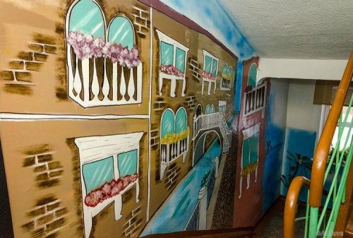 Жители домов с помощью красок и фантазии украшают свои подъезды вдохновляемся,для дома и дачи
