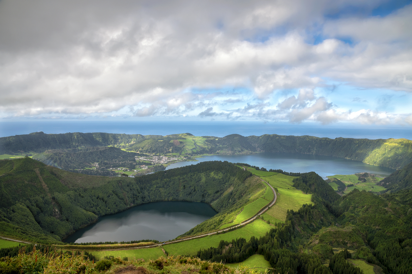 В погоне за гигантской волной! Часть 5.3. К вулканическим озерам Сете Сидадеш. Дубль 2. 