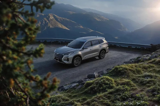 покупателям X-Cross 8 обещают четыре ТО за 1 рубль