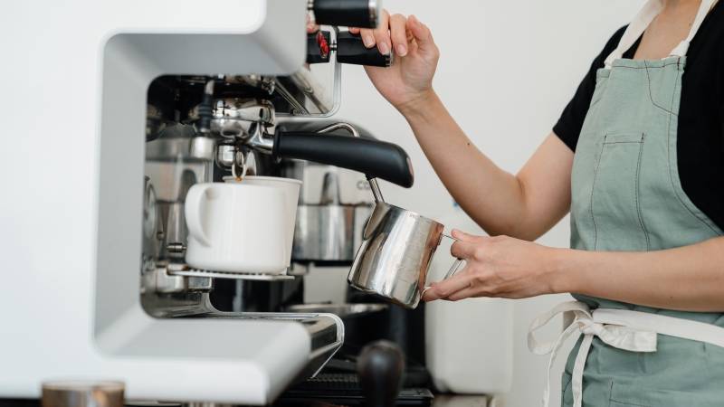 Калининградцы обедают в кафе без QR-кодов после введения новых ограничений