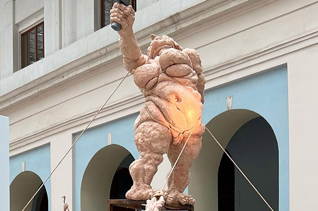 В отношении художника Олега Кулика возбуждено уголовное дело "о реабилитации нацизма"