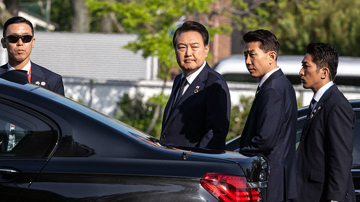 ВИЗИТ, КОТОРОГО НЕ ЖДАЛИ: ГЛАВА ЮЖНОЙ КОРЕИ ПРИВЁЗ ЗЕЛЕНСКОМУ ПЛАН РАЗДЕЛА УКРАИНЫ?