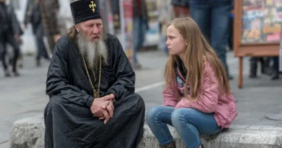 Почему женщин не пускают в храмы в брюках