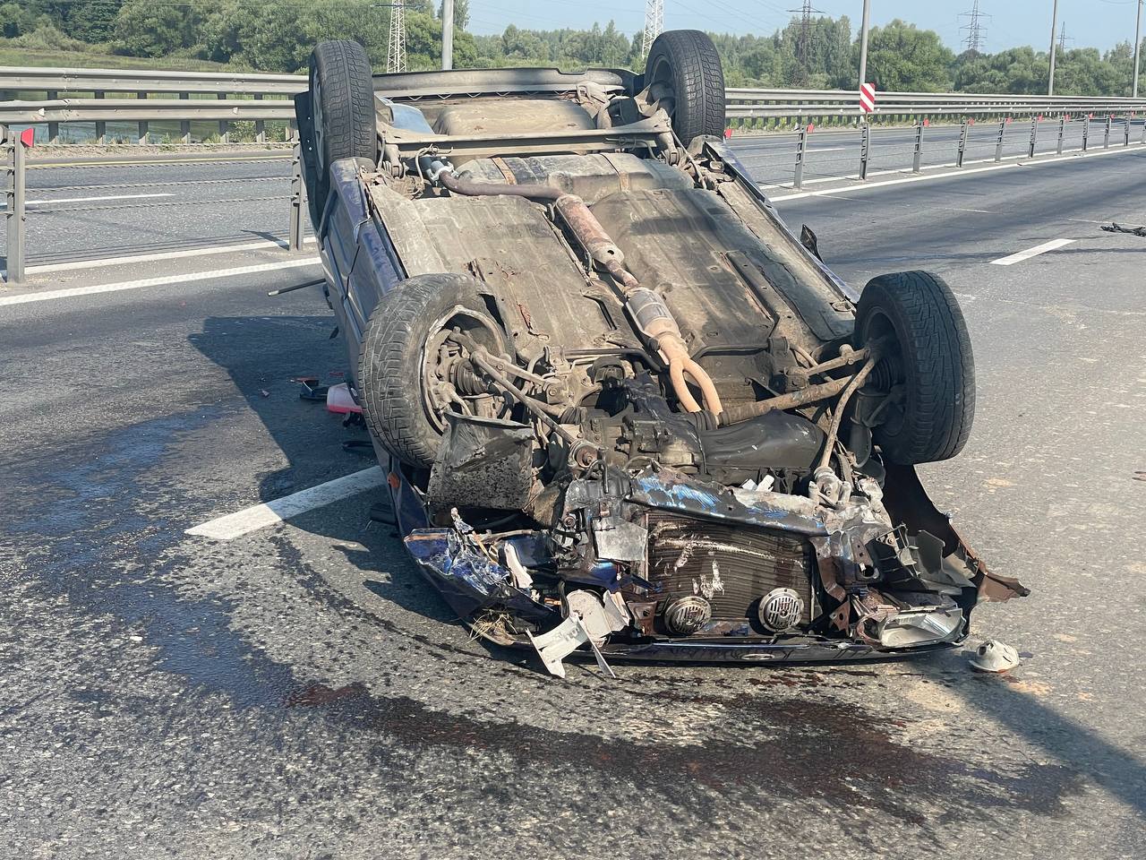 На трассе М-10 в Тверской области произошло ДТП из-за лопнувшего колеса