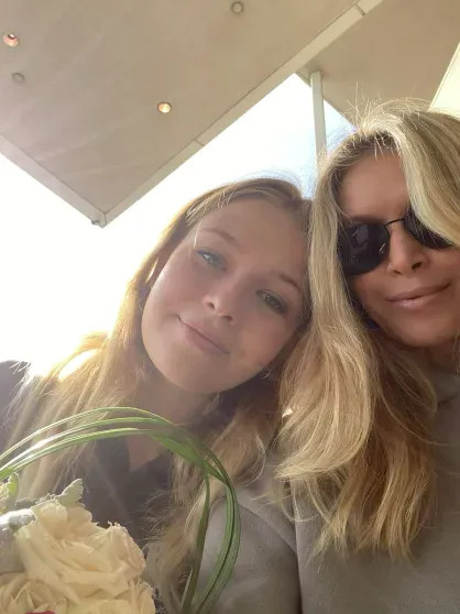 Вера Брежнева показала редкие фото со старшей дочерью по случаю её 25-летия Брежнева, дочерьюСоня, КиперманВера, дочерьюВера, Меладзе, замуж, Брежневой, вышла, удочерил, Михаила, вскоре, России, уехали, супруги, олигарха, Константина, фамилию, через, Киперманом, Кипермана