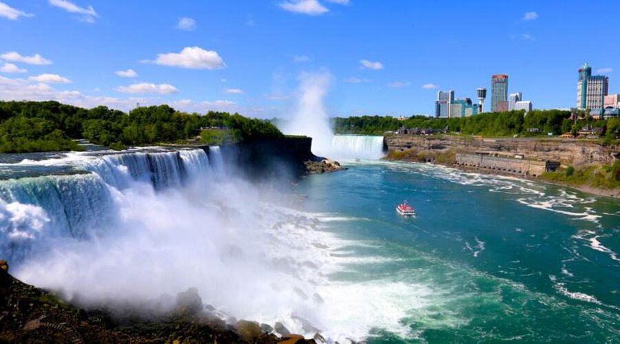 Где жителям платят за проживание?