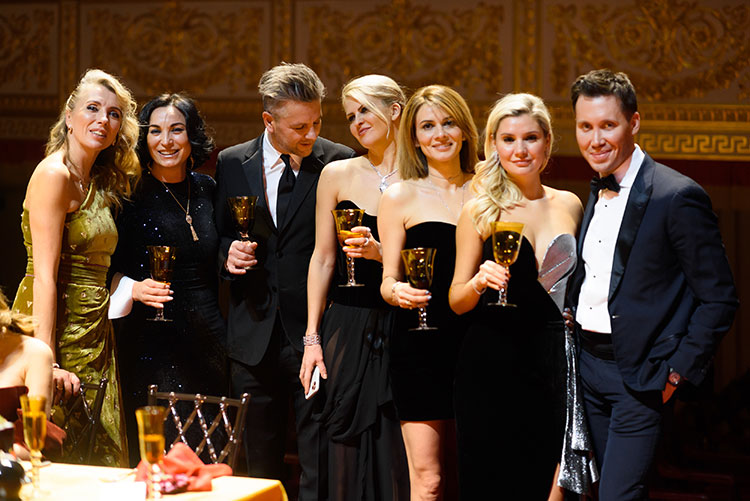 Светлана Бондарчук, Полина Киценко и другие на необычной выставке ювелирного бренда Светлана Бондарчук, Полина Киценко и другие на необычной выставке ювелирного бренда Звезды,Новости о звездах