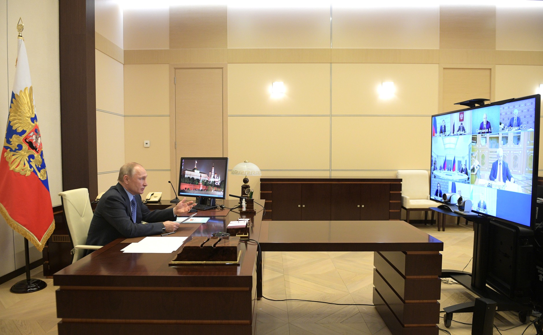 Пять вопросов и одно принципиальное решение: Что волнует Путина в пандемии COVID-19 Пять вопросов и одно принципиальное решение: Что волнует Путина в пандемии COVID-19 Москве, области, Московской, сейчас, распространения, числе, эпидемии, целом, заболевших, чтобы, составляет, России, внимание, только, Москвы, очень, другие, работа, каждый, регионах