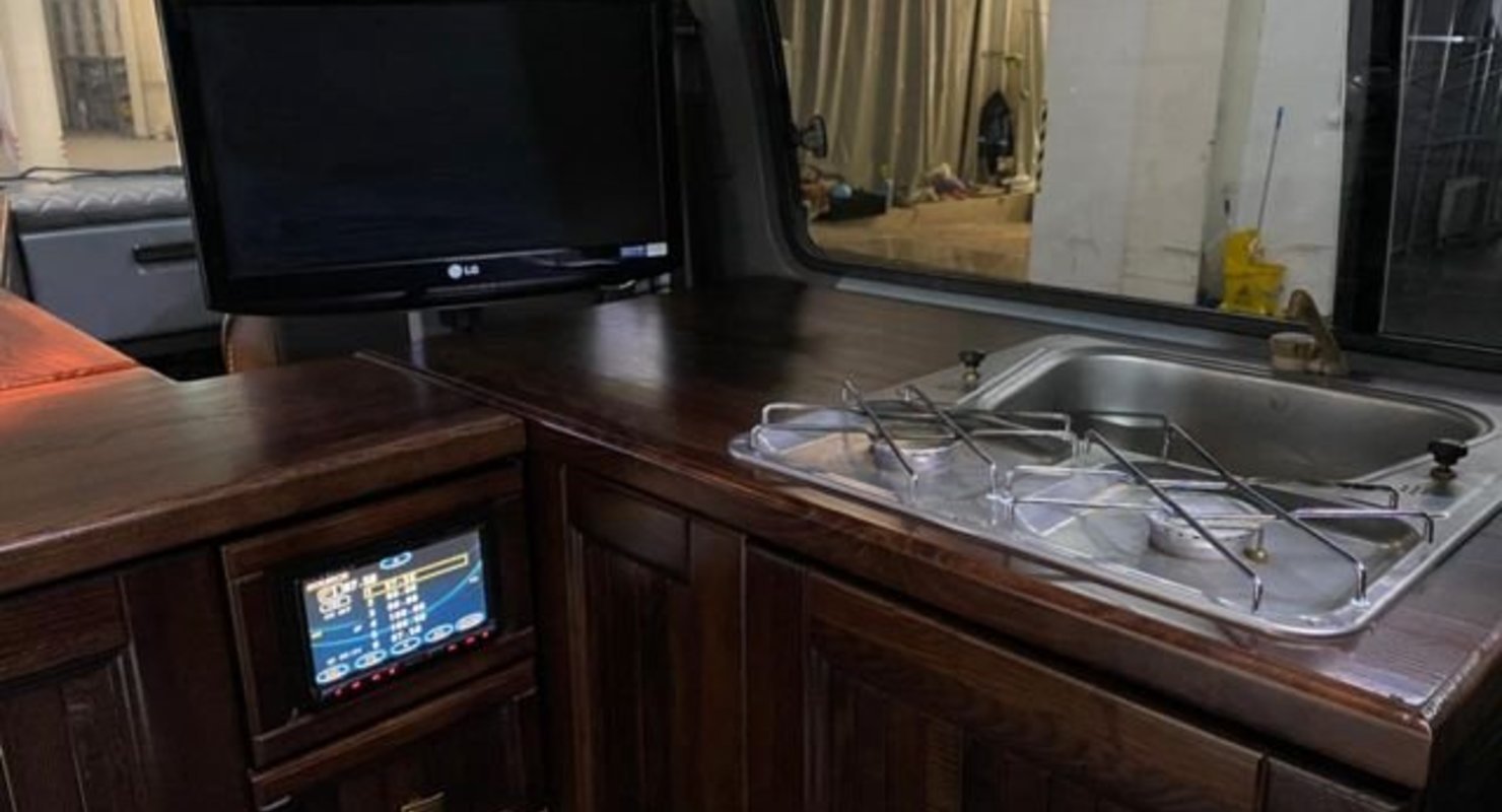 Красноярец собрал уникальный автодом из нескольких авто и решил продать его