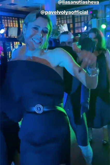 Танцы под Zivert, нежности с мужем и шутки Харламова: как Ляйсан Утяшева отпраздновала 35-летие Танцы под Zivert, нежности с мужем и шутки Харламова: как Ляйсан Утяшева отпраздновала 35-летие Хроника