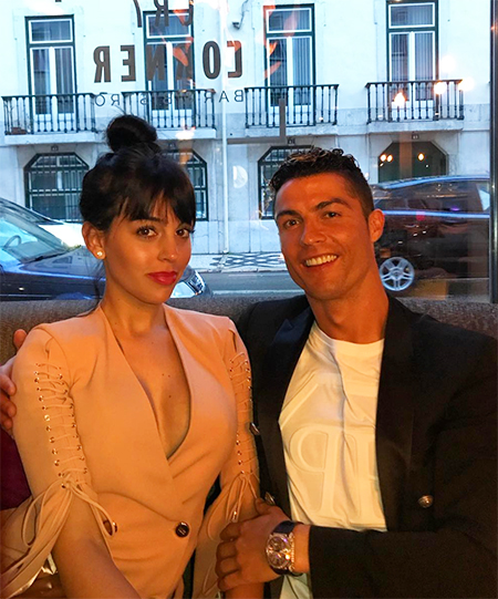 У Криштиану Роналду 200 миллионов подписчиков в Instagram: какие фото помогли ему установить рекорд и сколько он на этом зарабатывает У Криштиану Роналду 200 миллионов подписчиков в Instagram: какие фото помогли ему установить рекорд и сколько он на этом зарабатывает Звезды,Новости о звездах