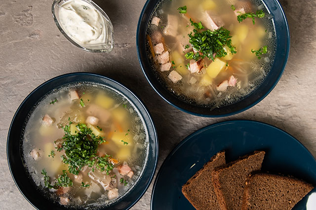 Готовим щи и пироги. 4 простых блюда для дачного обеда вкусные новости,выпечка,кулинария,мясные блюда,рецепты,рыбные блюда,супы