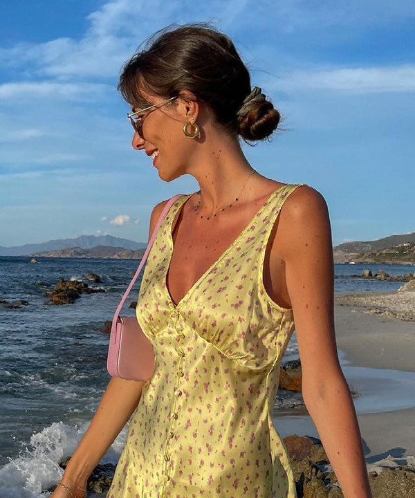 Шелковое платье с цветочным принтом — лучший вариант для свидания: доказывает француженка Жюли Феррери