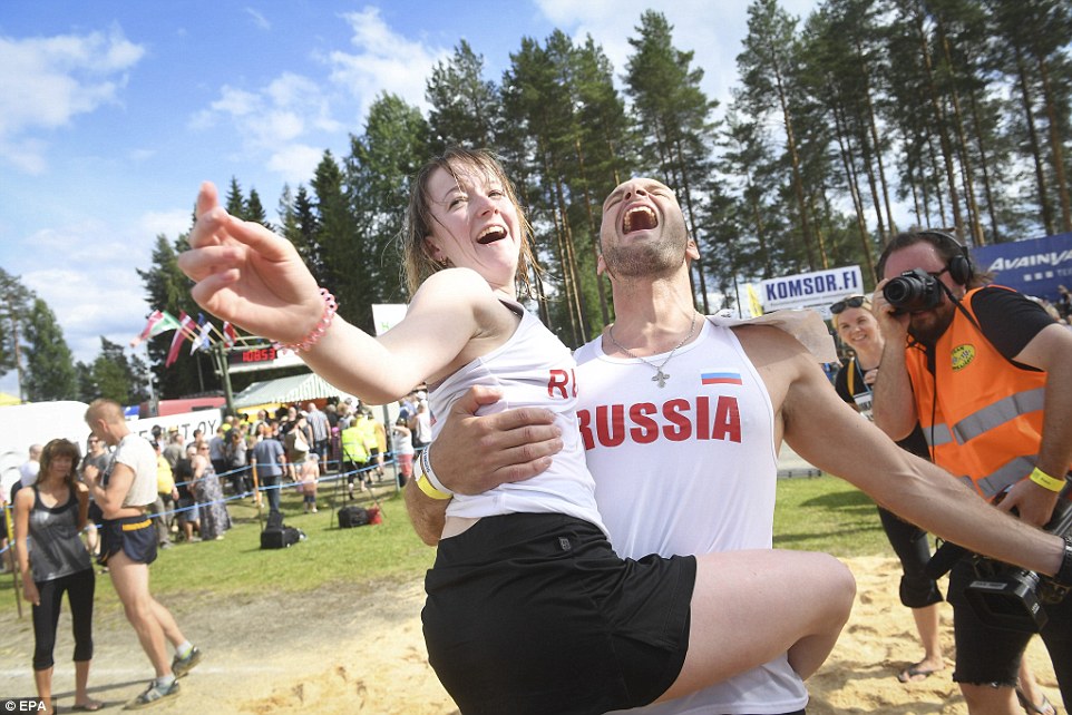 Чемпионат по перетаскиванию жен в Финляндии