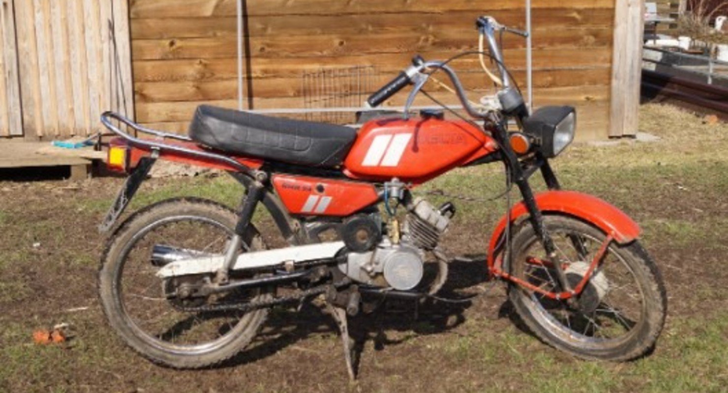 РМЗ-2.124 популярный рижский мокик среди советской молодёжи