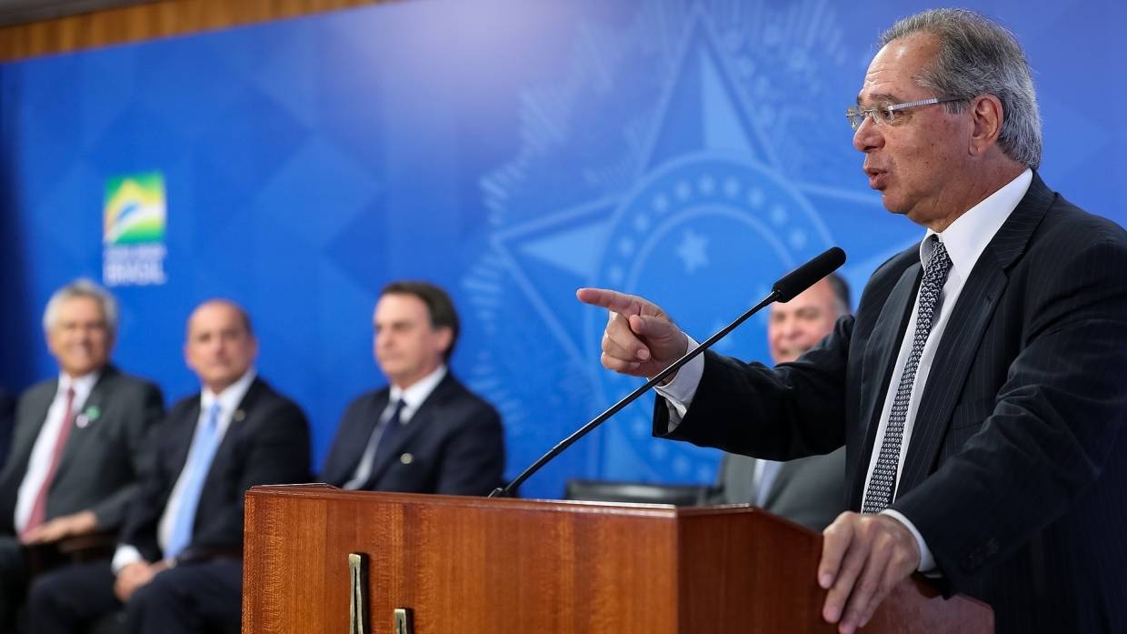 МВФ подтвердил окончание работы в Бразилии после критики министра Гедеса Весь мир