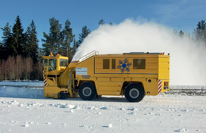 Шнекороторная снегоуборочная машина Overaasen TV 2000