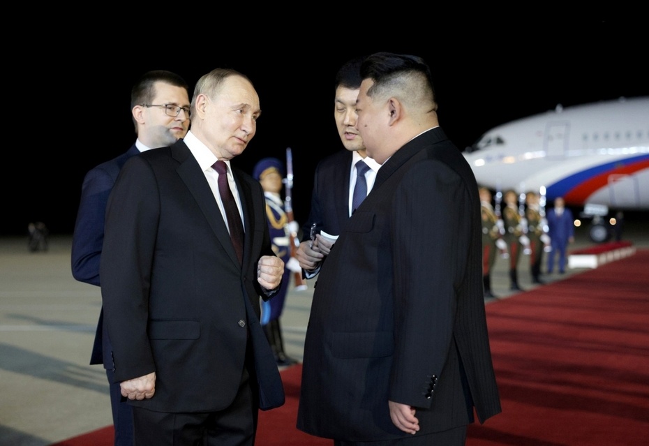 Президент России Владимир Путин впервые за 24 года прибыл с официальным визитом в КНДР. По этому случаю власти устроили в северокорейской столице настоящий праздник.-2