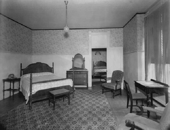 Все дело об убийстве Оуэна окружено целой сетью больших и маленьких загадок. Кто его убил и почему?