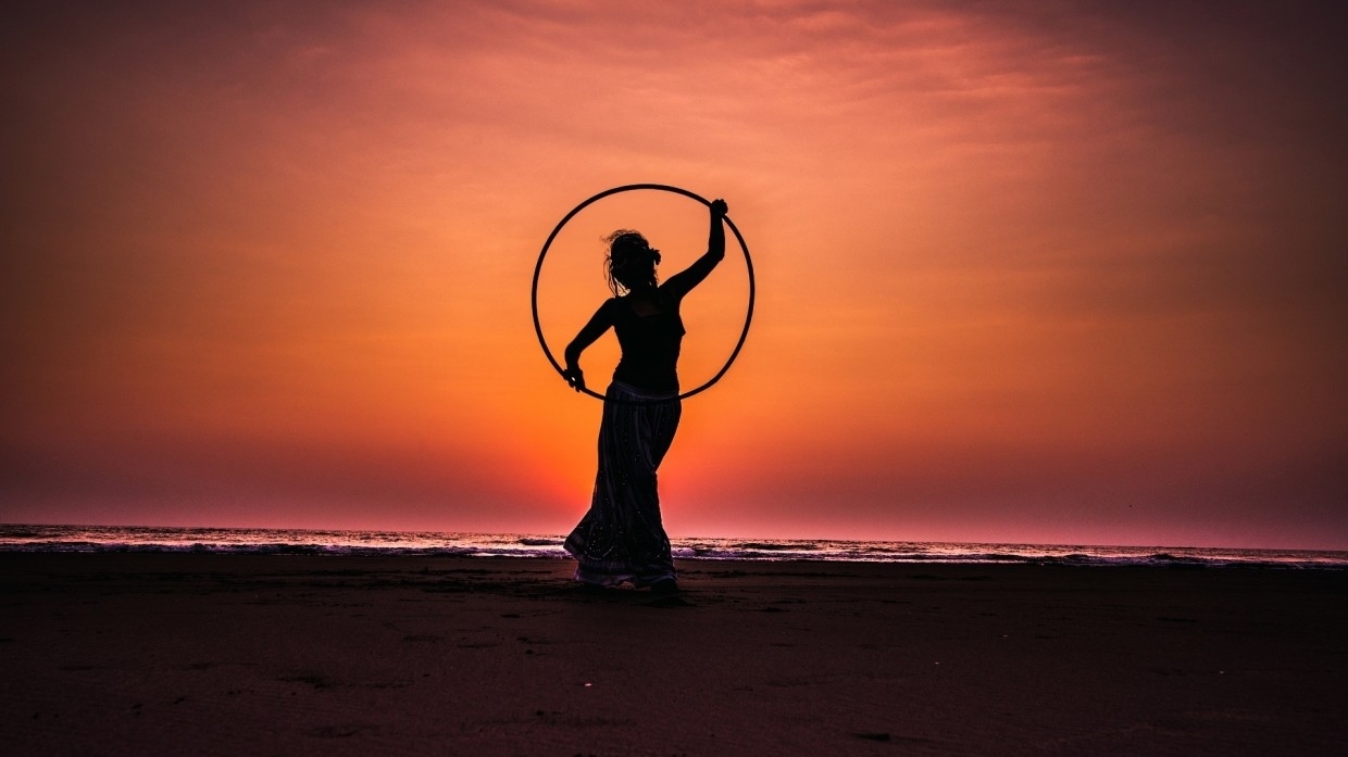 Фитнес-тренер Егорова назвала главные опасности хула-хупа