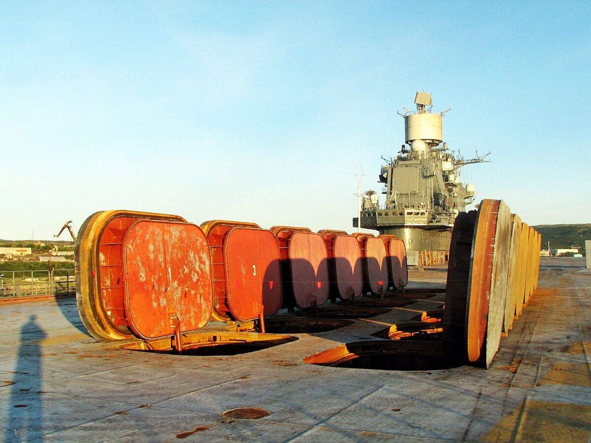 Шахты для П-700 в открытом положении
