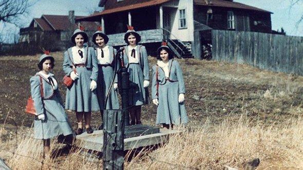 «Нас выставляли как животных в зоопарке»: история уникальных пятерняшек — сестер Дион, которых отец продал за 0 тыс. девочки, ОливЭдуард, девочек, сестры, близняшек, чтобы, Эльзир, дочерей, детей, фактически, стали, девушки, которые, несмотря, версии, родители, появились, чудом, контракт, время