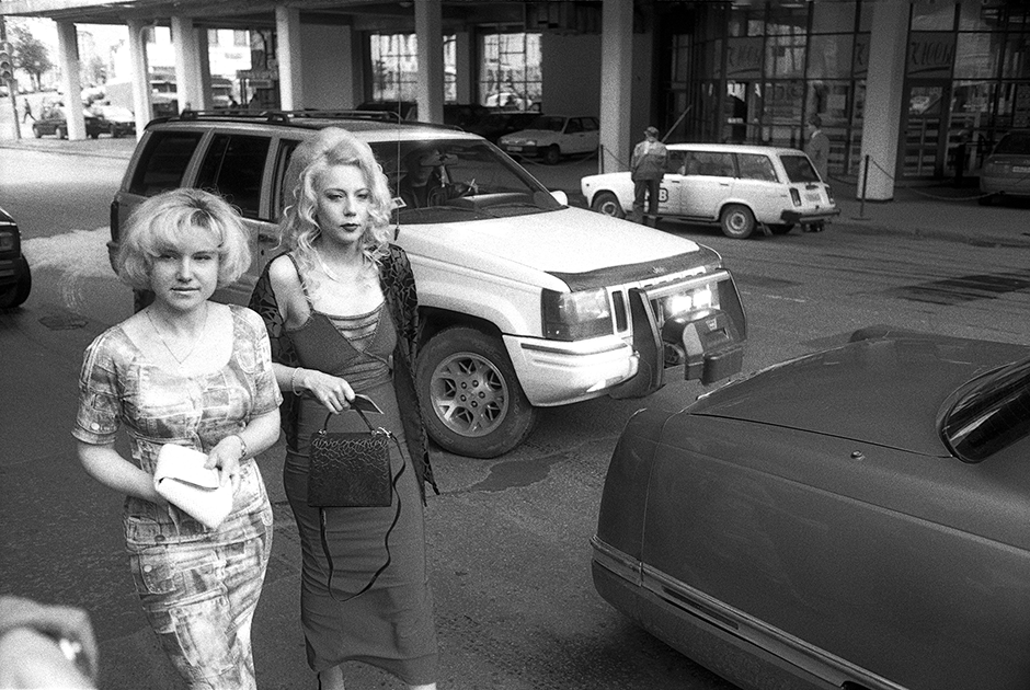 «Пока весь мир следит за войной» «Пока весь мир следит за войной» 90-е