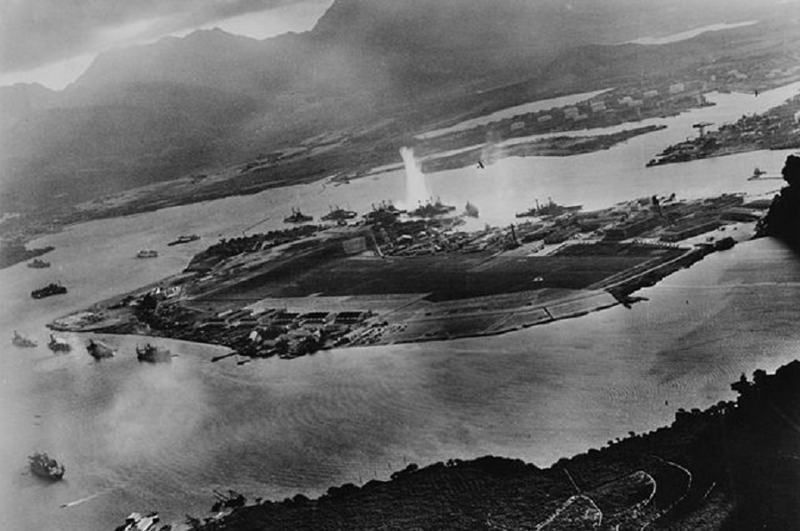 Жертвуя пешками. Как президент Рузвельт поймал Японию в смертельную ловушку Жертвуя пешками. Как президент Рузвельт поймал Японию в смертельную ловушку