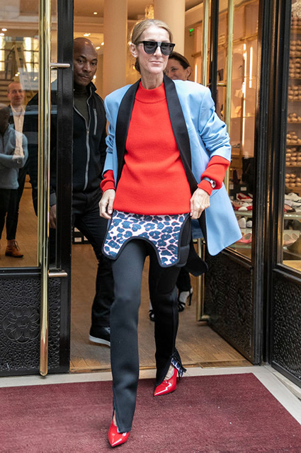 Водолазные костюмы, джинсы-варенки и улица Сезам: Селин Дион продолжает удивлять своими образами Водолазные костюмы, джинсы-варенки и улица Сезам: Селин Дион продолжает удивлять своими образами звездный стиль