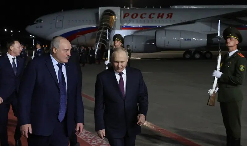 Путин обсудит с Лукашенко вопросы безопасности и участие Белоруссии в учениях с