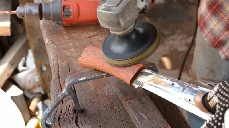 Массивный нож 