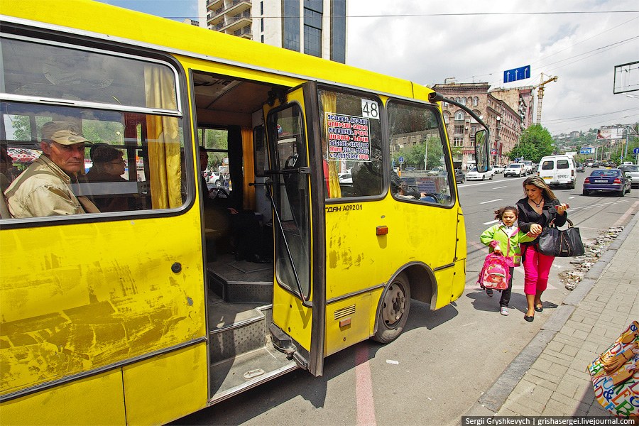 Когда-то в Ереване был трамвай, а теперь и желтый Богдан - автобус