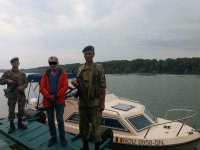 Украинские пограничники задержали катер с румынами, заявившими, что заблудились в устье Дуная