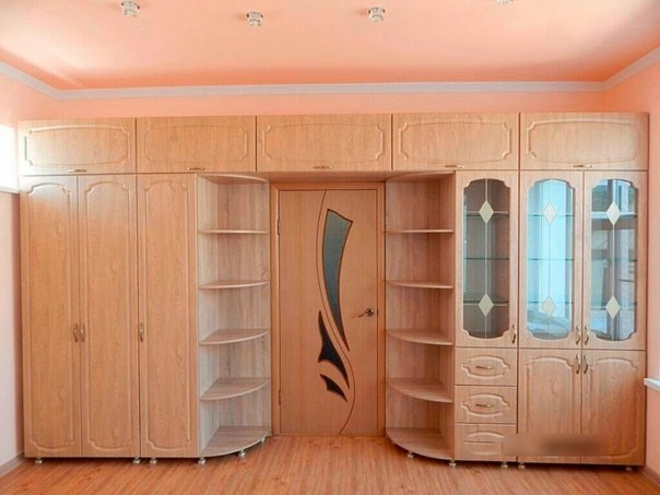 Шкаф вокруг дверного проема: фото-идеи для организации пространства для дома и дачи,интерьер