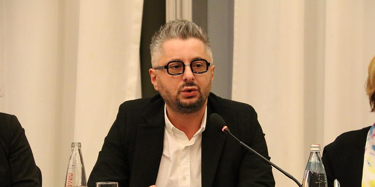 Пригрозившему мочиться в вино гендиректору "Рустави-2" грозит увольнение