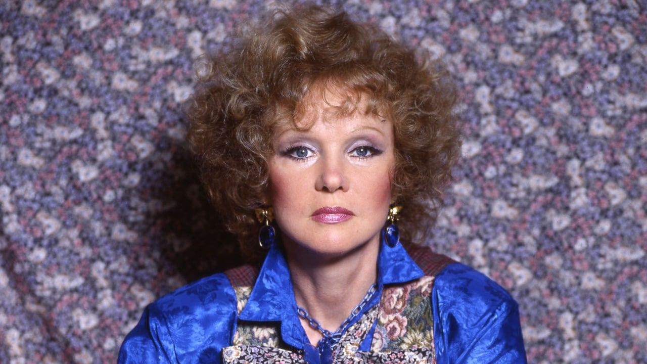 Военный летчик бросил внучку Гурченко после новости о беременности